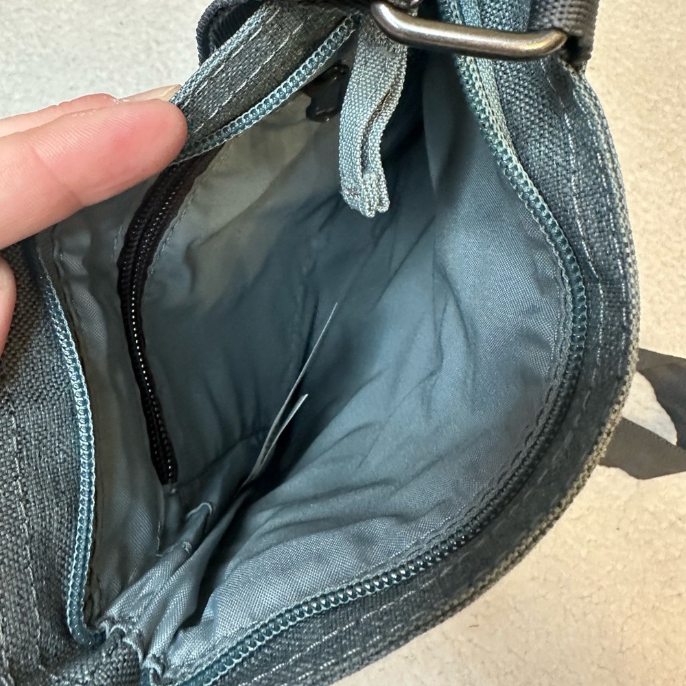 Dakine crossbody bag - Picture 6 of 8